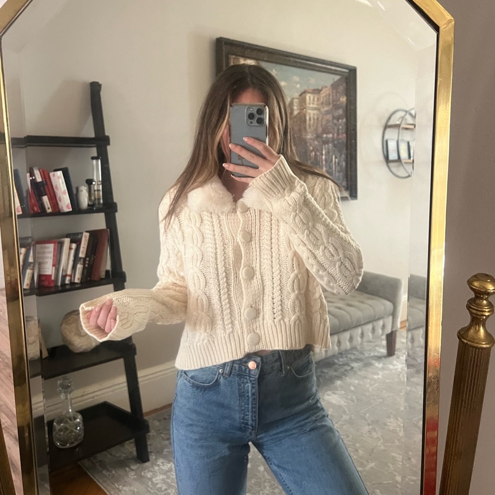 Knit sweater with fur